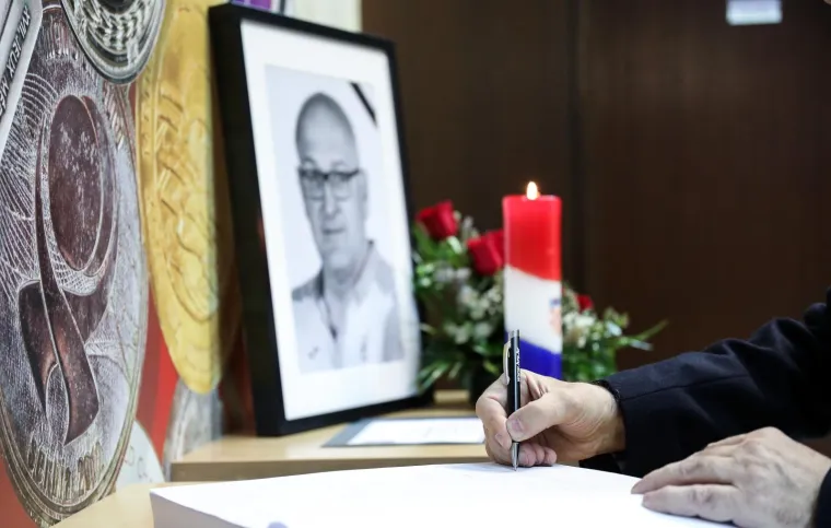 HRVATSKA SE OPRA&Scaron;TA OD SARAČEVIČA: HRS otvorio Knjigu žalosti, među prvima se upisao Lino Červar