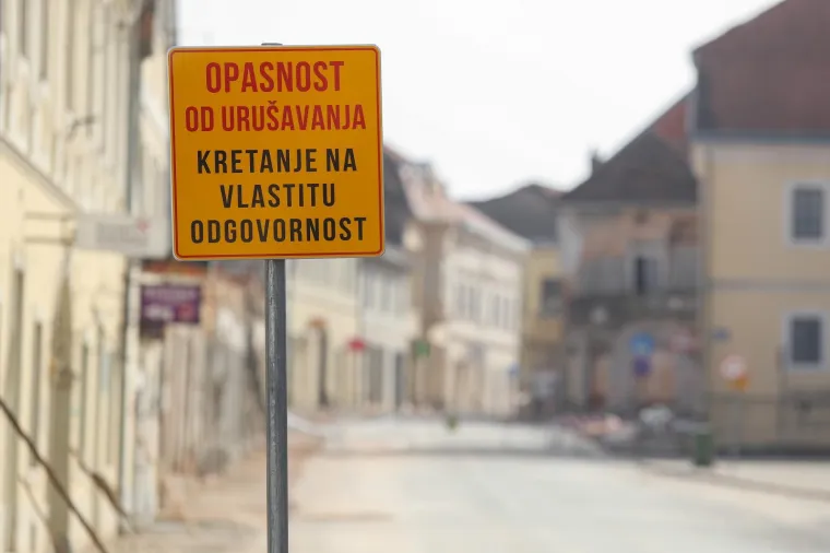 Pogledajte Petrinju nakon dana&scaron;njeg potresa: Uru&scaron;ilo se jo&scaron; zgrada, centar zatvoren za pje&scaron;ake!