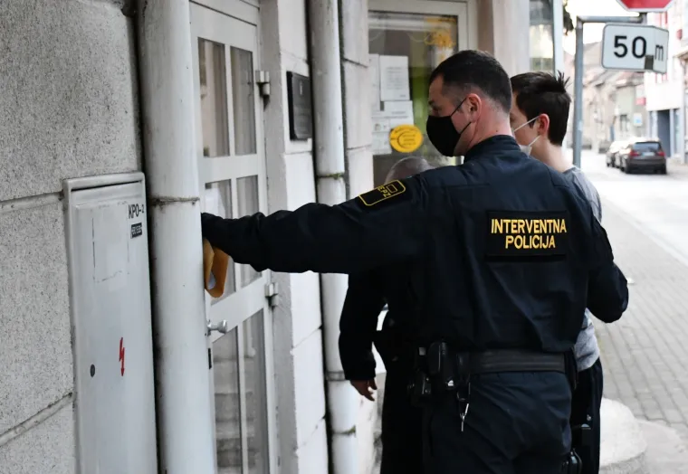 Prema neslužbenim informacijama, ubojstvo je počinjeno sjekirom