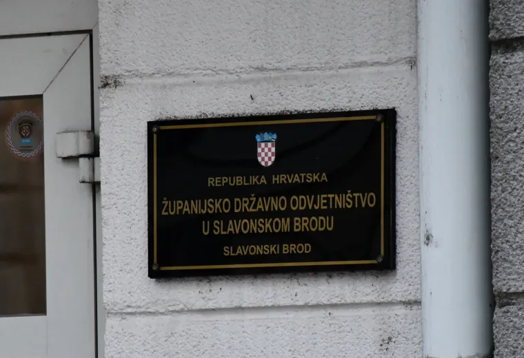 HOROR KOD SLAVONSKOG BRODA: Priveden mladić (21) kojeg se sumnjiči za ubojstvo oca