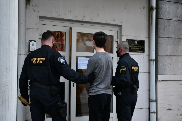 HOROR KOD SLAVONSKOG BRODA: Priveden mladić (21) kojeg se sumnjiči za ubojstvo oca