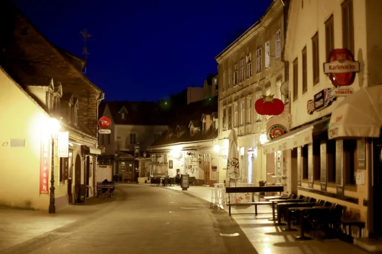 19.03.2020. Sablasno prazna Tkalčićeva ulica u Zagrebu. U večernjim satima može se proći jednom od inače najprometnijih ulica a da ne se ne sretne ni jedna osoba.