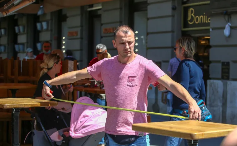 09.05.2020. Popu&scaron;tanjem epidemiolo&scaron;kih mjera pripreme za ponovno otvaranje kafića i terasa u Zagrebu.