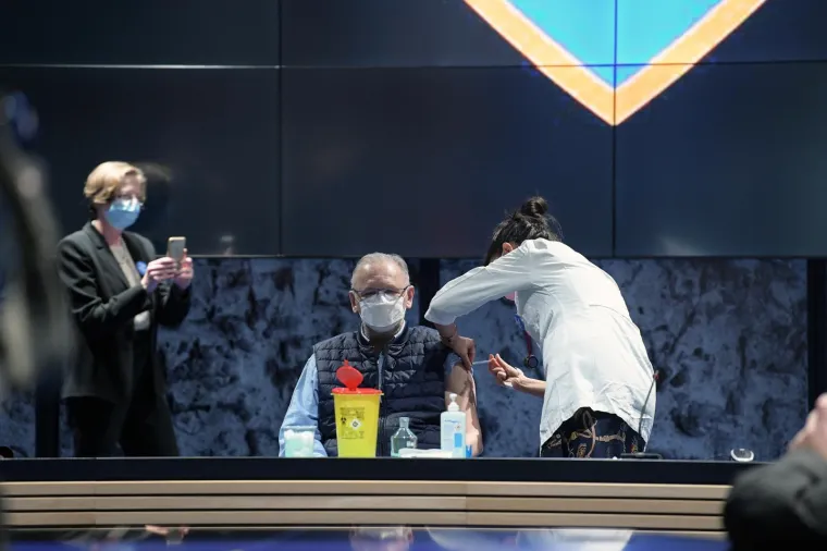 05.01.2021. Članovi Nacionalnog stožera civilne za&scaron;tite cijepili su se protiv covida-19 u Nacionalnoj i sveučili&scaron;noj knjižnici. Ministar unutarnjih poslova Davor Božinović,