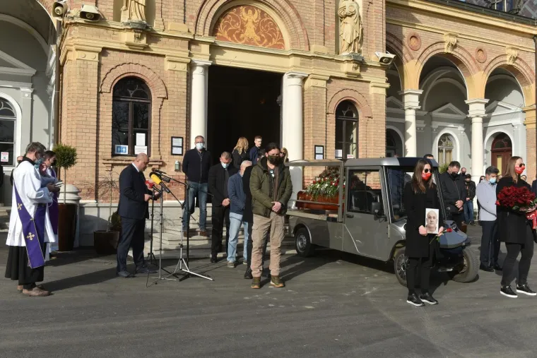 Sprovod rukometnog trenera Zlatka Saračevića na Mirogoju