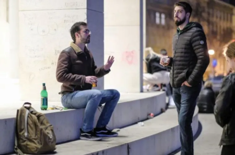 Razgovor, druženje, pokoje piće: Ovo je, kažu, 'mirnija verzija mladih' vikendom