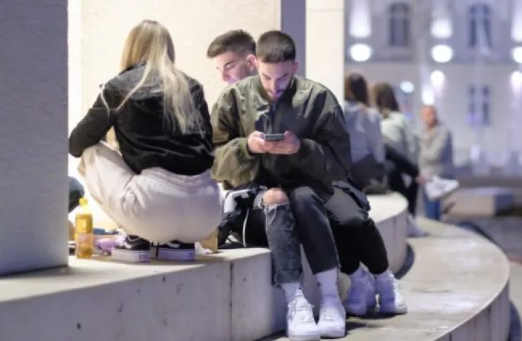 Razgovor, druženje, pokoje piće: Ovo je, kažu, 'mirnija verzija mladih' vikendom