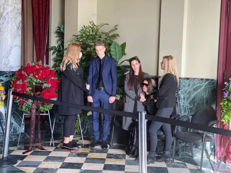 ZLATKO SARAČEVIĆ POKOPAN NA MIROGOJU: Na sprovodu bili obitelj, bivši suigrači i rukometašice Podravke