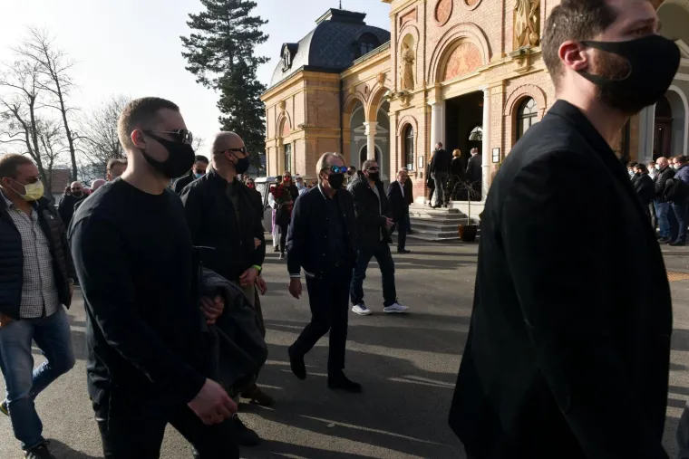 ZLATKO SARAČEVIĆ POKOPAN NA MIROGOJU: Na sprovodu bili obitelj, bivši suigrači i rukometašice Podravke