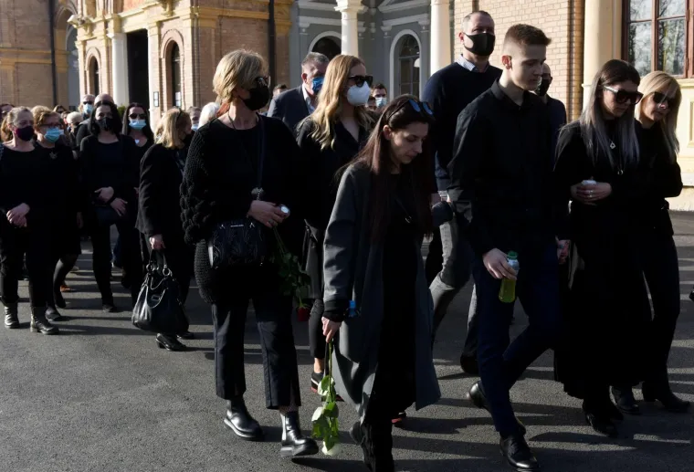 ZLATKO SARAČEVIĆ POKOPAN NA MIROGOJU: Na sprovodu bili obitelj, bivši suigrači i rukometašice Podravke