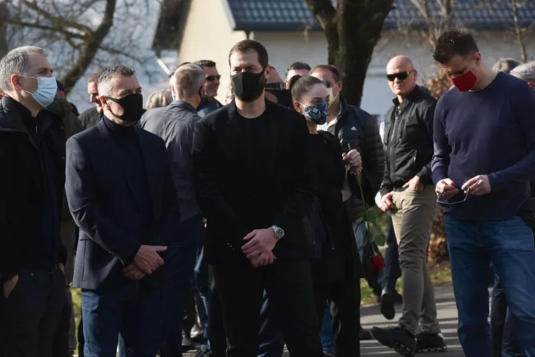 ZLATKO SARAČEVIĆ POKOPAN NA MIROGOJU: Na sprovodu bili obitelj, bivši suigrači i rukometašice Podravke