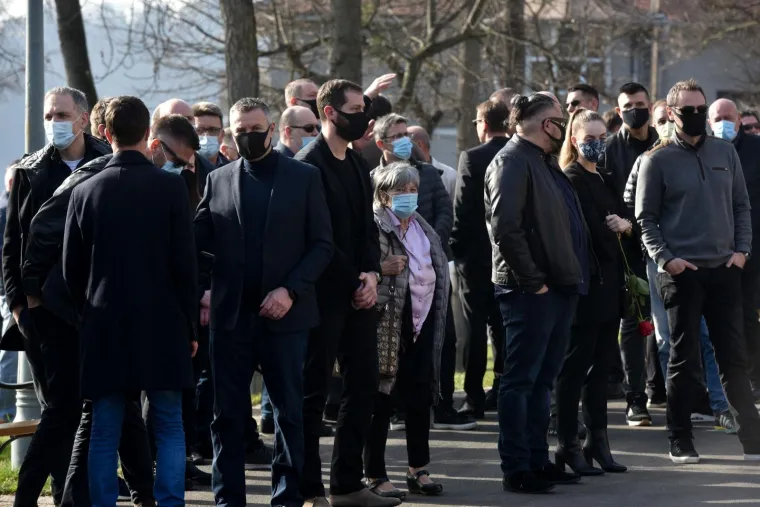 ZLATKO SARAČEVIĆ POKOPAN NA MIROGOJU: Na sprovodu bili obitelj, bivši suigrači i rukometašice Podravke