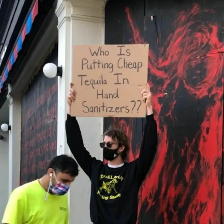 ZOVU GA 'FRAJER S NATPISOM': Sigurno ste već nai&scaron;li na njega, a &scaron;to jest-jest - svaka riječ mu je na mjestu