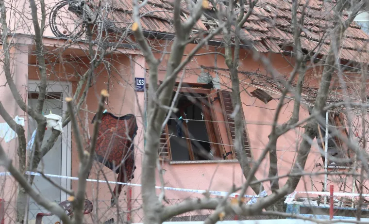 Eksplozija raznijela kuću u Zagrebu! Ozlijeđena žena prevezena je u bolnicu