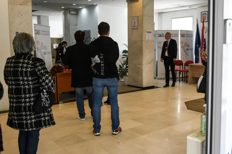 Knjiga žalosti za Bandića u Pra&scaron;koj