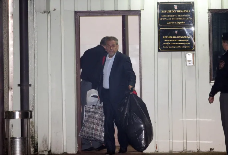 19.11.2014., Zagreb - Gradonačelnik Zagreba, Milan Bandić, izlazi iz pritvora u Remetincu.