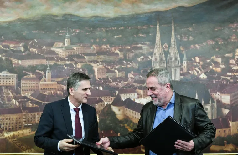 03.01.2019., Zagreb - Ministar državne imovine Goran Marić i gradonačelnik Milan Bandić potpisali su ugovor o darovanju zemlji&scaron;ta za izgradnju žičare Sljeme.