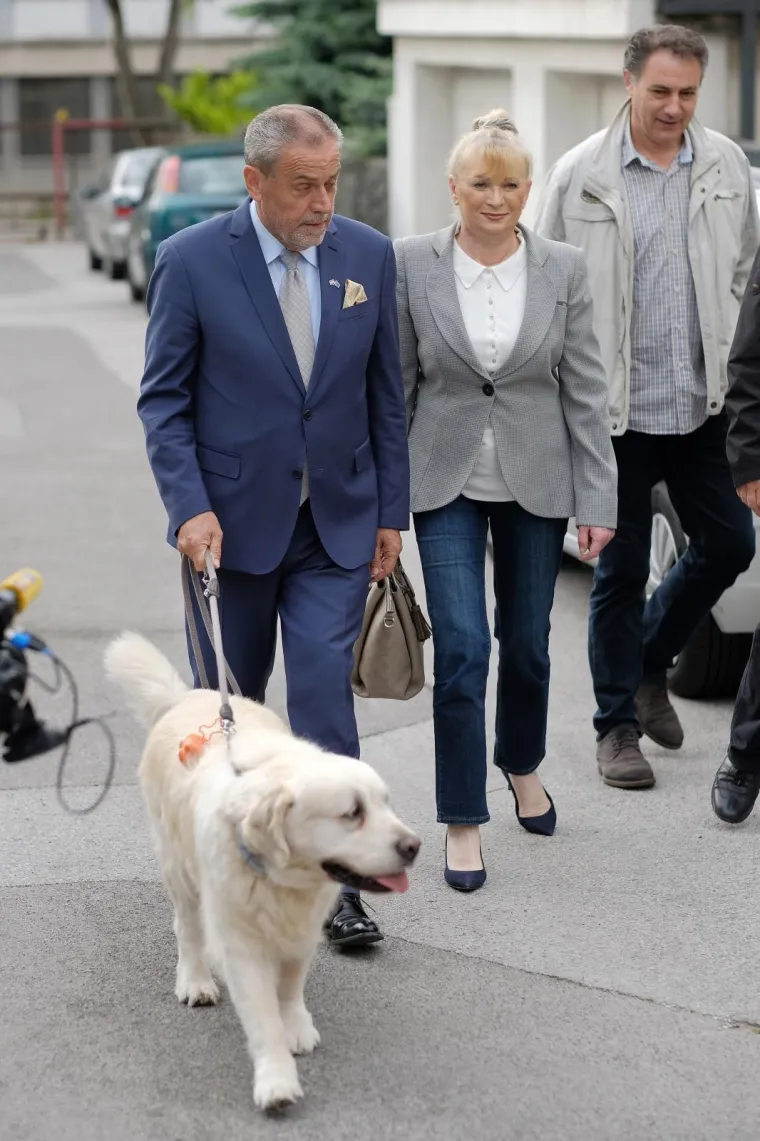 26.05.2019., Zagreb - Predsjednik BM 365 - Stranke rada i solidarnosti Milan Bandić u pratnji supruge i psa iza&scaron;ao je na birali&scaron;te i dao svoj glas na izborima za Europski parlament.