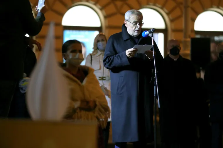 28.11.2020., Zagreb - Gradonačelnik Grada Zagreba Milan Bandić pridružio se članovima Udruženja obrtnika Grada Zagreba i na simboličan način označili su početak Adventa u Zagrebu.