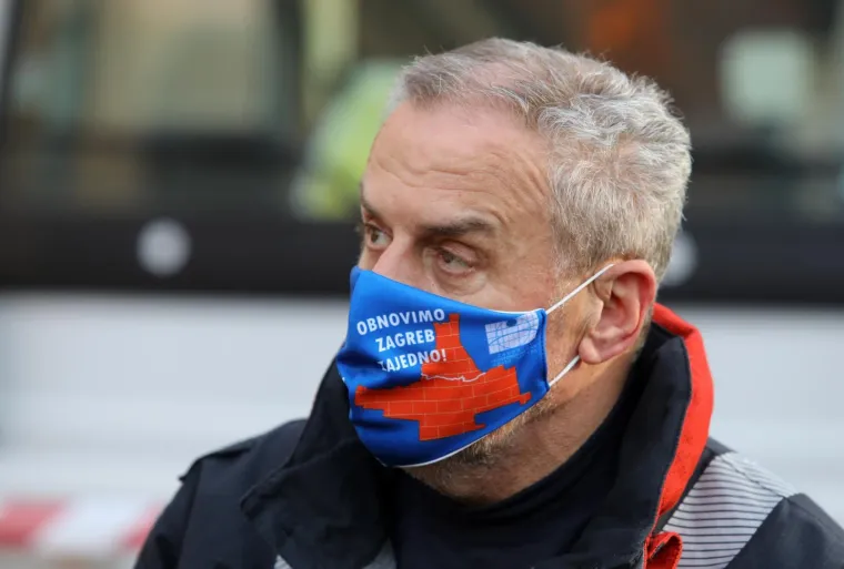 01.02.2021., Ilirski trg, Zagreb - Gradonačelnik Milan Bandić na simboličan način sudjelovao u saniranju jednog od preostalih zabatnih zidova na o&scaron;tećenih u potresu na području Gornjeg i Donjeg grada.