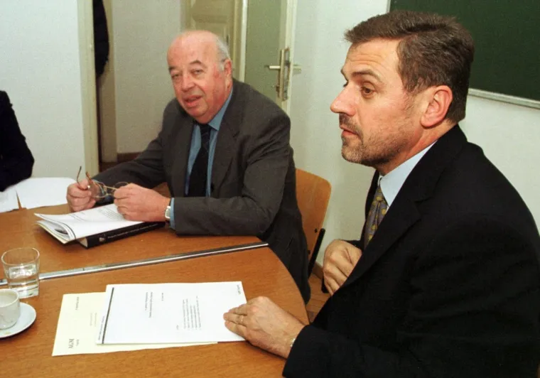 25.02.2002., Zagreb - Sjednica Gradskog odbora SDP-a. Milan Bandić i Zdravko Tomac. 
Photo: Igor Soban/PIXSELL