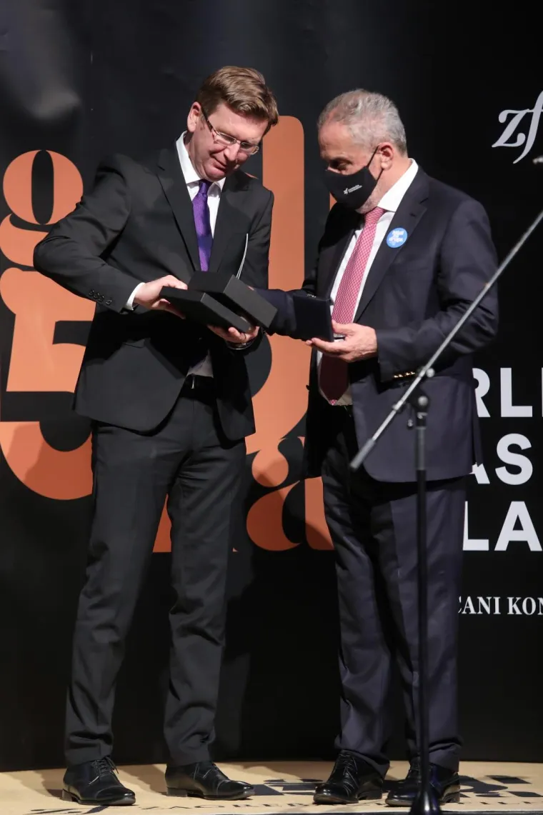 OVO SU POSLJEDNJE FOTOGRAFIJE MILANA BANDIĆA U JAVNOSTI: U četvrtak su ga snimili na koncertu u HNK