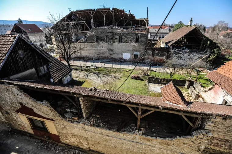Pro&scaron;lo je vi&scaron;e od dva mjeseca od potresa u Sisačko-moslavačkoj županiji, pogledajte kako Petrinja izgleda danas