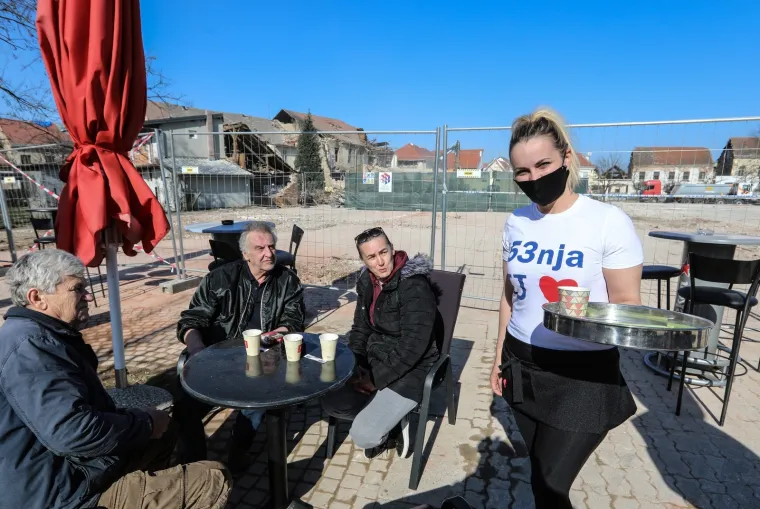 Građani &scaron;irom Hrvatske uživali na terasama u svojem omiljenom kafiću