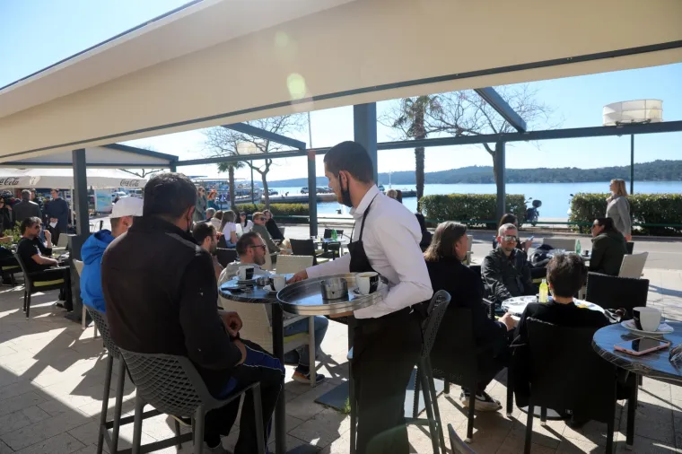 Građani &scaron;irom Hrvatske uživali na terasama u svojem omiljenom kafiću