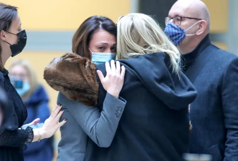 Tuga zbog smrti, poznati se upisuju u knjige žalosti: Bandićeva zamjenica plakala u Poglavarstvu...