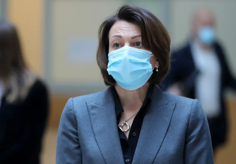 Tuga zbog smrti, poznati se upisuju u knjige žalosti: Bandićeva zamjenica plakala u Poglavarstvu...