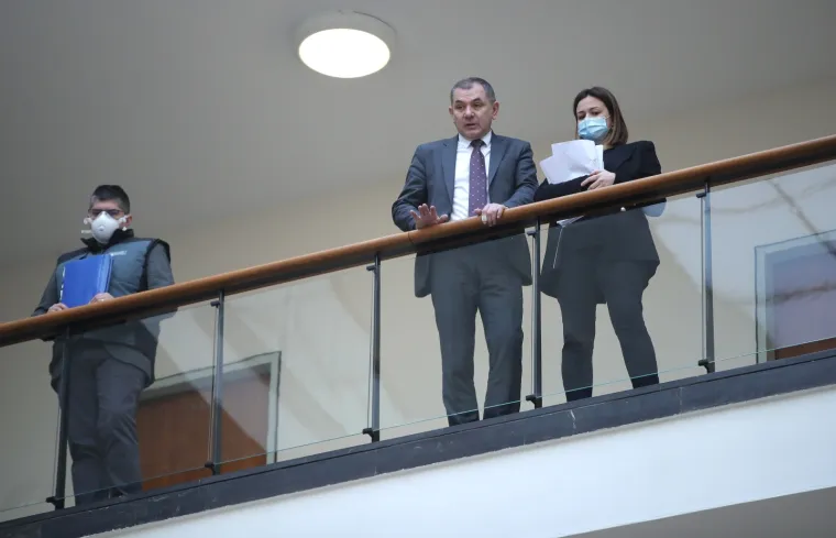 Tuga zbog smrti, poznati se upisuju u knjige žalosti: Bandićeva zamjenica plakala u Poglavarstvu...