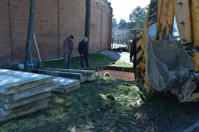 Na Mirogoju su u tijeku radovi na grobu gradonačelnika Milana Bandića