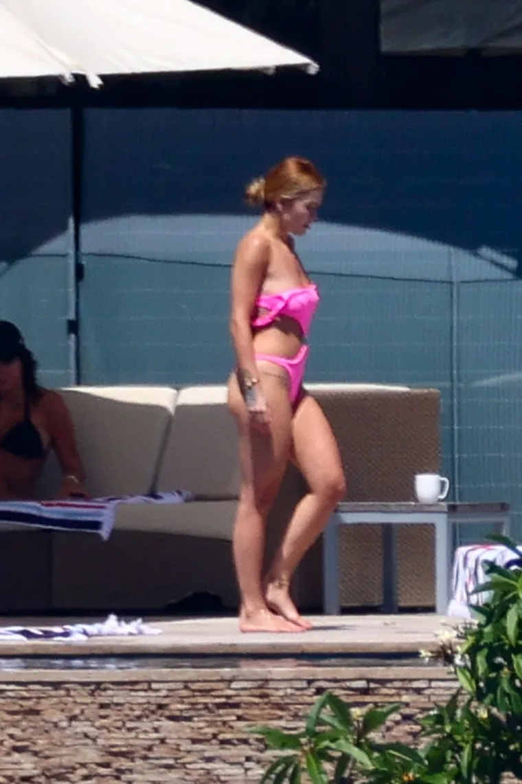 Pjevačica Rita Ora sunčala se je na bazenu u Sydneyju. Foto: Profimedia