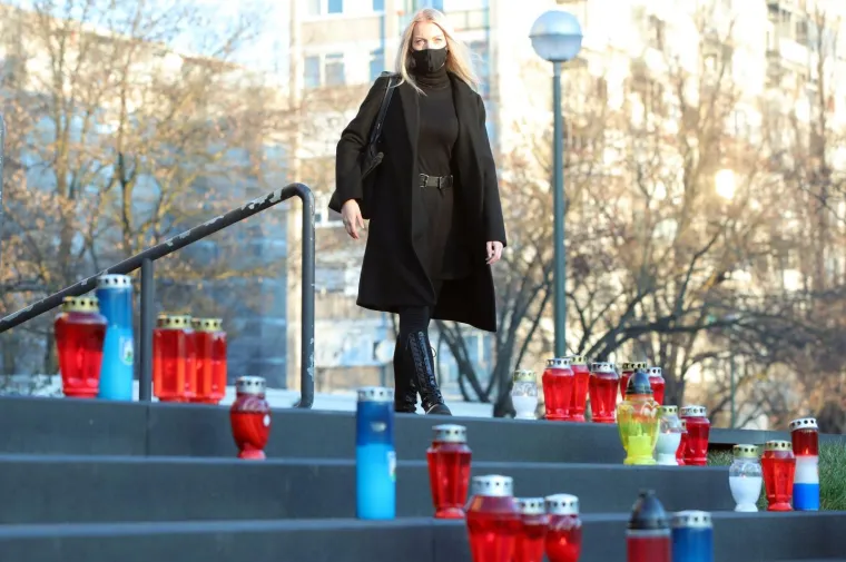 GRAĐANI SE UPISUJU U KNJIGU ŽALOSTI: Hoćete li se i vi potpisati i tako odati počast Milanu Bandiću?