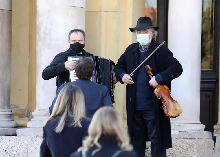 U Hrvatskom narodnom kazali&scaron;tu održava se komemoracija za Milana Bandića, a zbog epidemiolo&scaron;kih mjera moći će biti oko 150 uzvanika