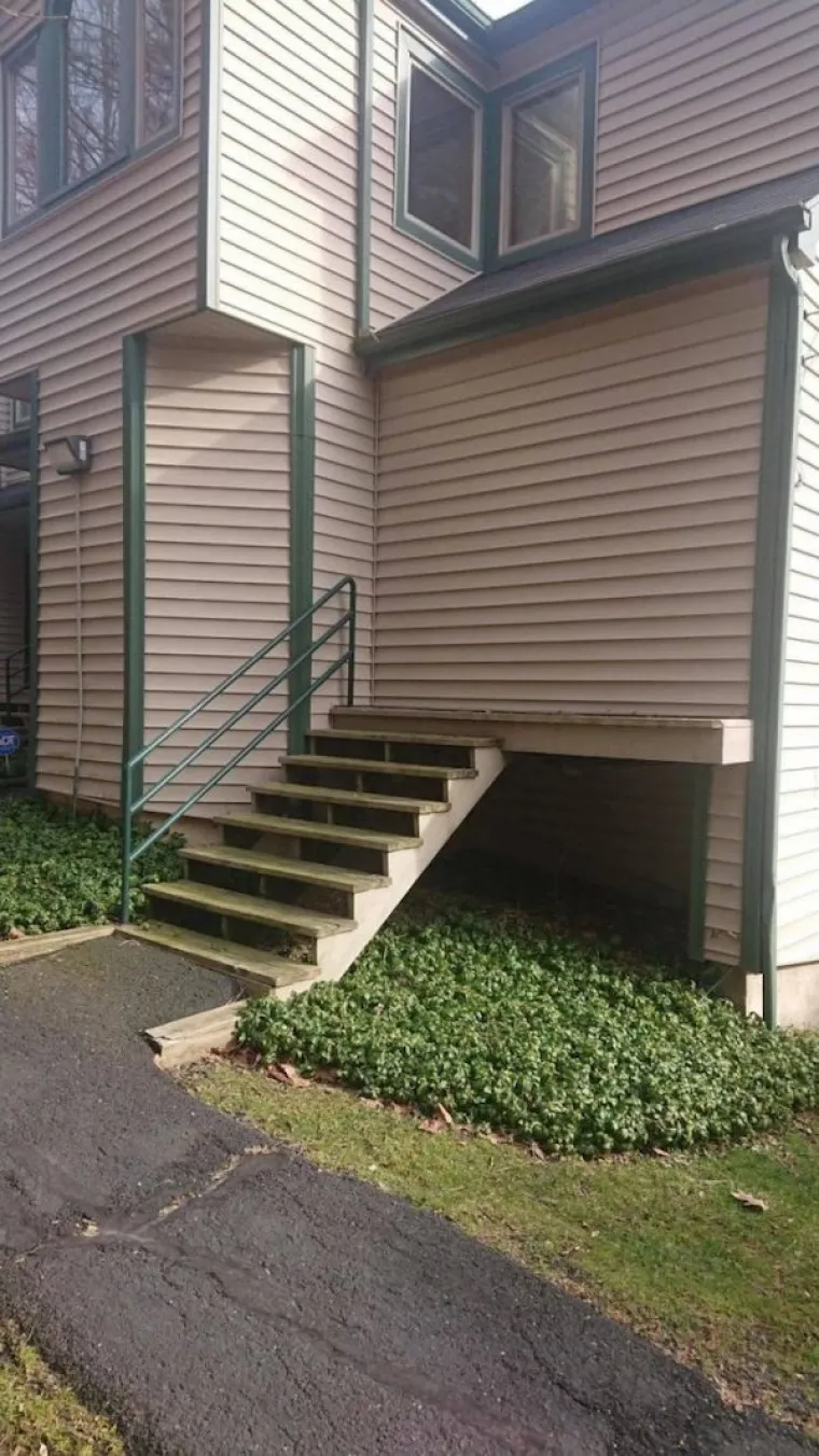 ZAŠTO NAM SE ČINI DA SU POSAO DOBILI PREKO VEZE? Obnova i dalje čeka, ali neće valjda uzeti ove majstore