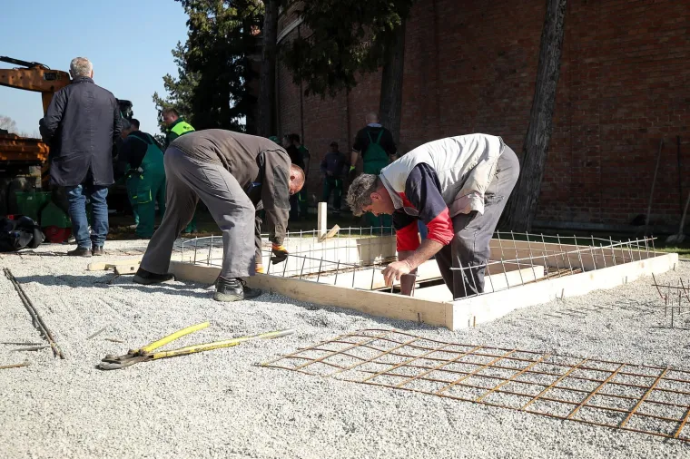 Uređuje se groblje: Pogledajte kako se na Mirogoju pripremaju za pogreb Milana Bandića