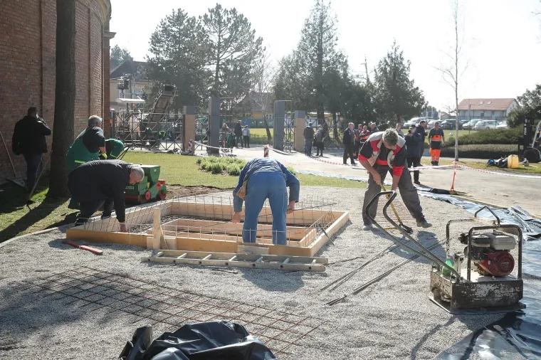 Uređuje se groblje: Pogledajte kako se na Mirogoju pripremaju za pogreb Milana Bandića