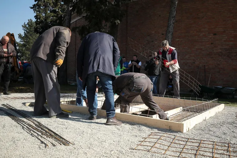 Uređuje se groblje: Pogledajte kako se na Mirogoju pripremaju za pogreb Milana Bandića