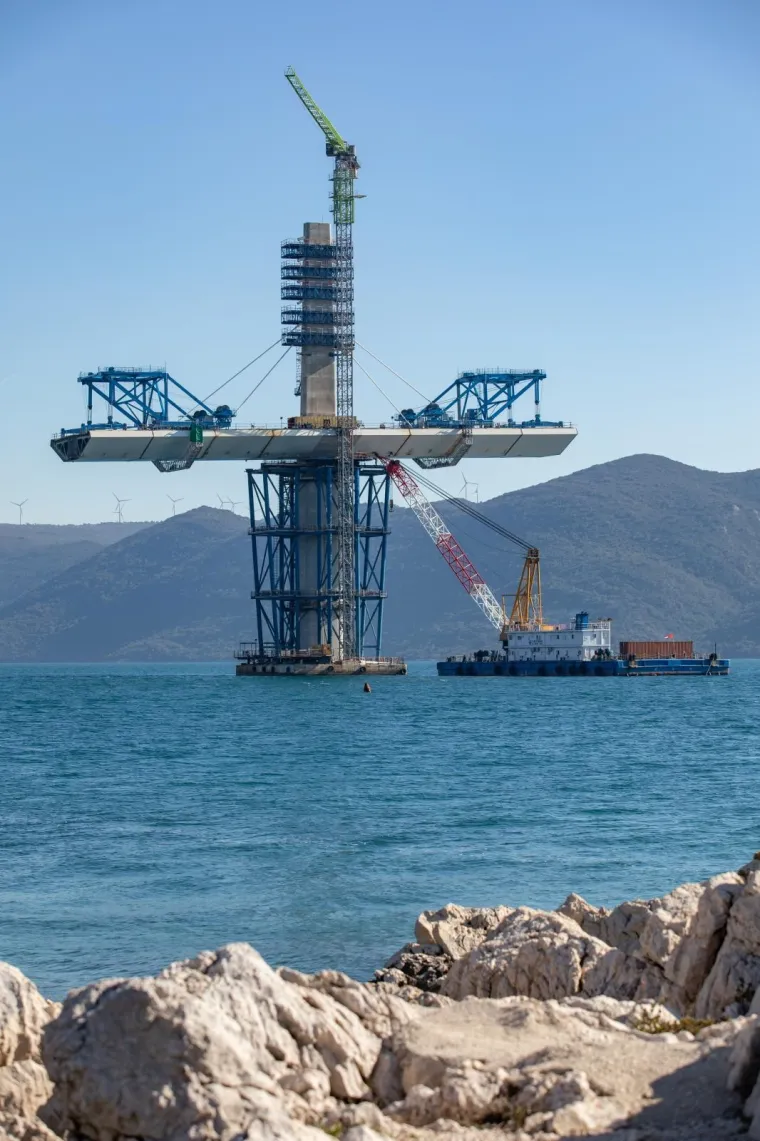 ZADIVLJUJUĆE NOVE FOTOGRAFIJE PELJE&Scaron;KOG MOSTA: Pogledajte kako napreduje gradnja ovog hrvatskog ljepotana