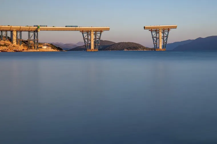 ZADIVLJUJUĆE NOVE FOTOGRAFIJE PELJE&Scaron;KOG MOSTA: Pogledajte kako napreduje gradnja ovog hrvatskog ljepotana
