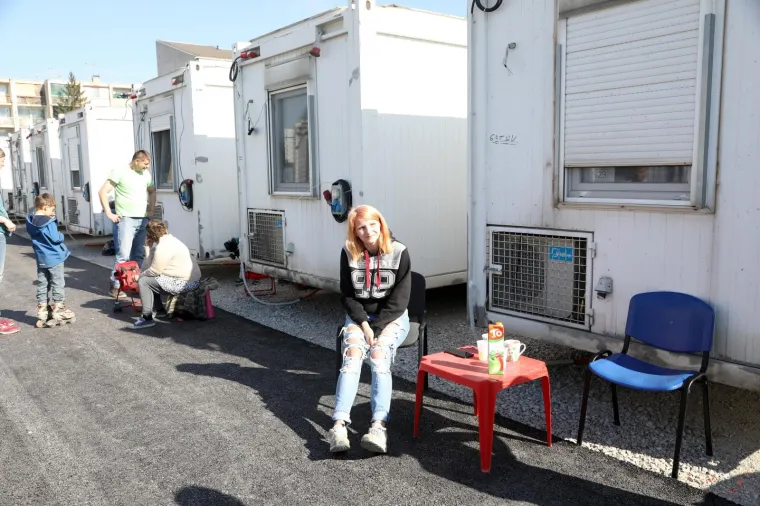 Od potresa u Petrinji pro&scaron;lo je 65 dana: Pogledajte kako izgleda svakodnevica u nezavr&scaron;enom kontejnerskom naselju