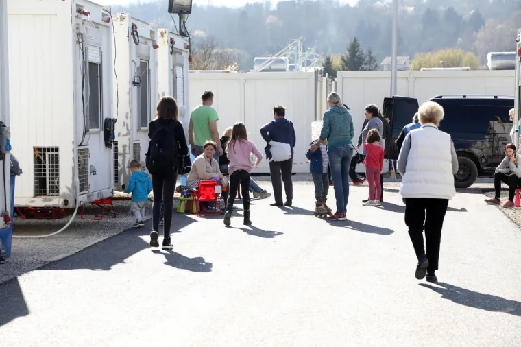 Od potresa u Petrinji pro&scaron;lo je 65 dana: Pogledajte kako izgleda svakodnevica u nezavr&scaron;enom kontejnerskom naselju