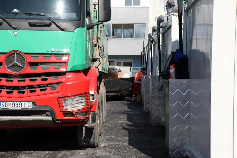 Od potresa u Petrinji pro&scaron;lo je 65 dana: Pogledajte kako izgleda svakodnevica u nezavr&scaron;enom kontejnerskom naselju