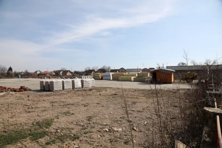 Prosvjed u Petrinji: Građani traže da im se podijeli građevinski materijal koji je doniran nakon potresa