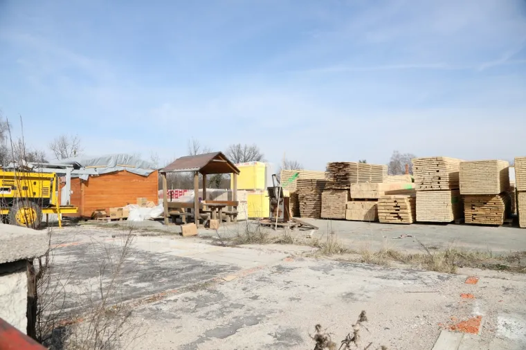 Prosvjed u Petrinji: Građani traže da im se podijeli građevinski materijal koji je doniran nakon potresa