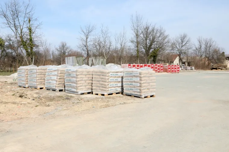 Prosvjed u Petrinji: Građani traže da im se podijeli građevinski materijal koji je doniran nakon potresa