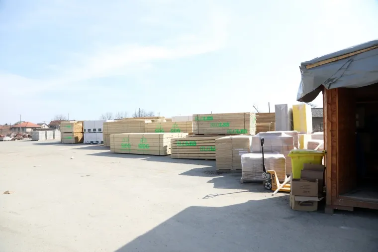 Prosvjed u Petrinji: Građani traže da im se podijeli građevinski materijal koji je doniran nakon potresa