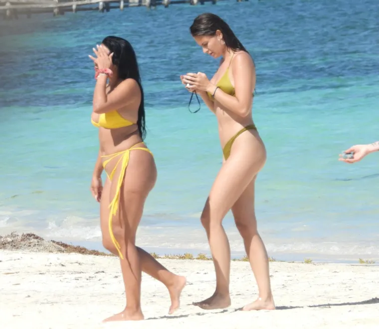 PROCURILE VRUĆE FOTOGRAFIJE: Ronaldova biv&scaron;a djevojka u dru&scaron;tvu poznate glumice mamila uzdahe na plaži